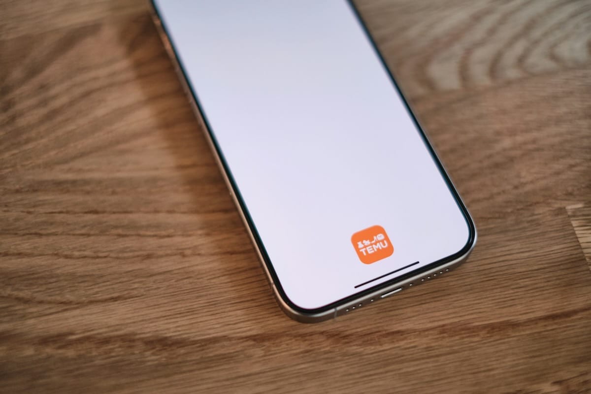 Chargeurs de smartphones à bas prix : attention aux risques sur Amazon et eBay