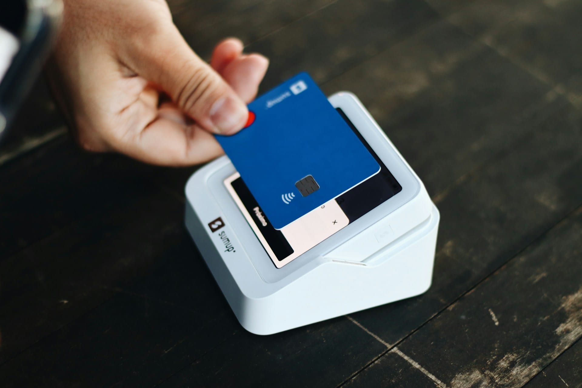 Comment l&rsquo;IA agentique transforme les paiements en ligne : Visa et Mastercard innovent
